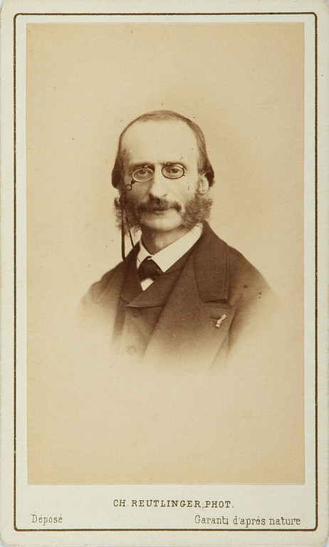Fotografisches Porträt des Komponisten Jacques Offenbach auf einer "Carte de visite" (Aufnahme von Charles Reutlinger, Paris, 1871)
