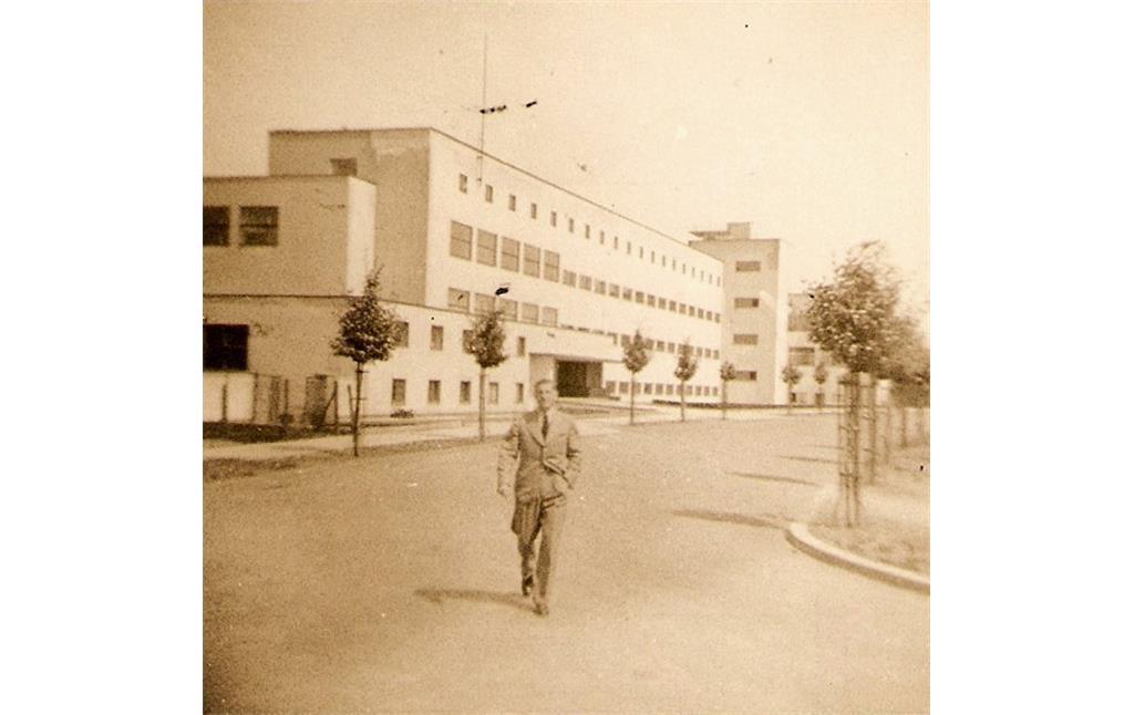 Die Bonner Pädagogische Akademie der Lehrerfortbildung in der Dahlmannstraße im Jahr 1936 (später Unterkunft des Bundestages).