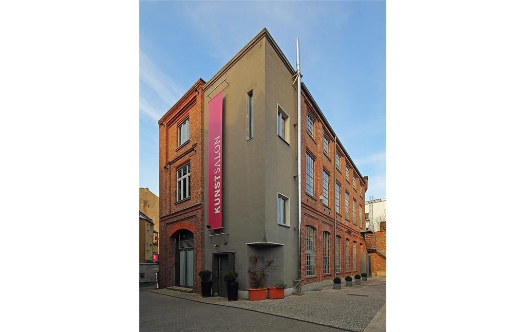 Das 1900 als Kupferschmiede errichtete und 1996 zum Kulturzentrum "KunstSalon" umgebaute Fabrikgebäude in der Siedlung Mannsfeld im heutigen Köln-Raderberg (2012)