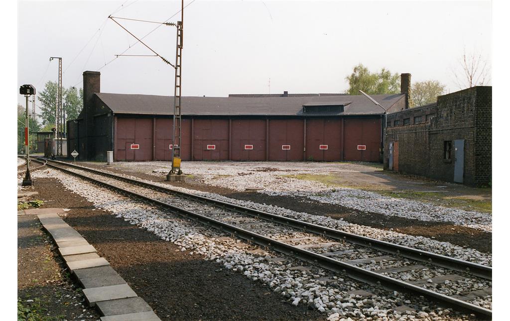 Außenansicht des Lokschuppens der Zeche Zollverein, Schächte 1-2-8 in Essen