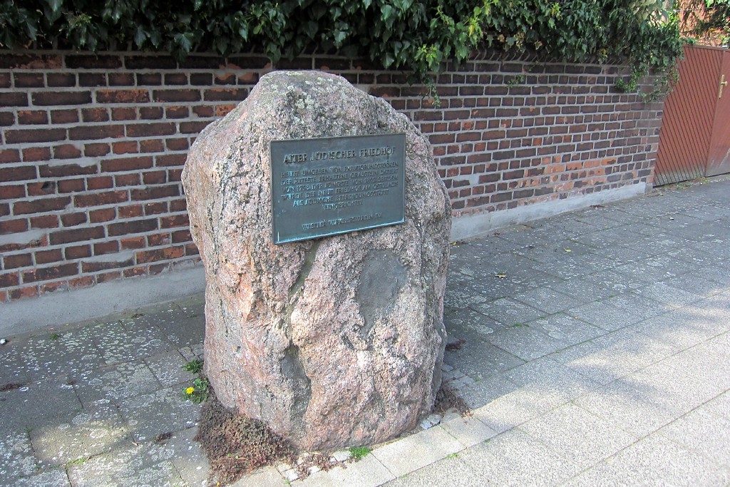 Gedenkstein zum alten Jüdischen Friedhof in Wesel in der Straße Esplanade (2014)