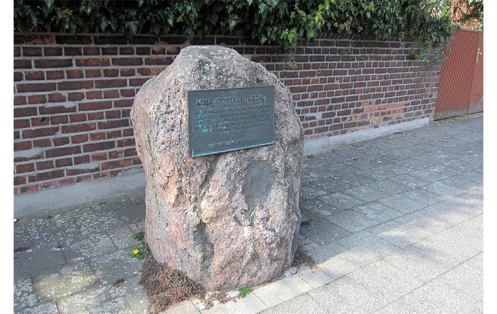 Gedenkstein zum alten Jüdischen Friedhof in Wesel in der Straße Esplanade (2014)