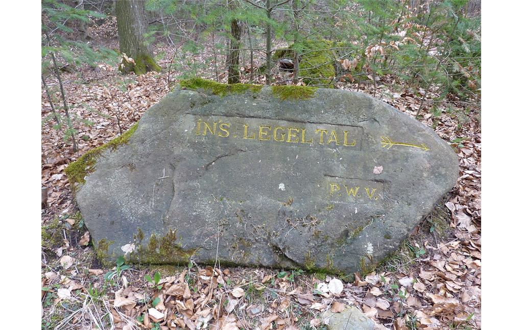 Ritterstein Nr. 130 In´s. Legeltal" nordwestlich von Esthal an der K 38 (2013)