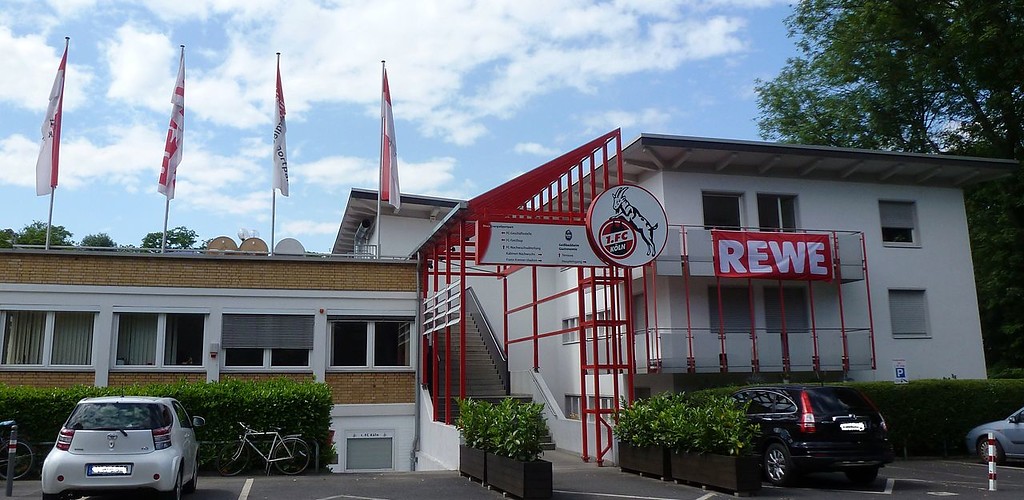 Clubhaus "Geißbockheim" des 1. FC Köln am vereinseigenen Gelände des RheinEnergieSportparks in Köln-Sülz (2012)
