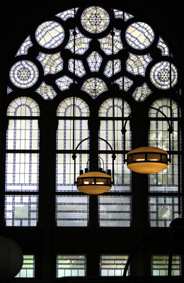 Alte Synagoge Essen: die Festtagsfenster im Obergeschoss (Bild 4, Aufnahme 2007).