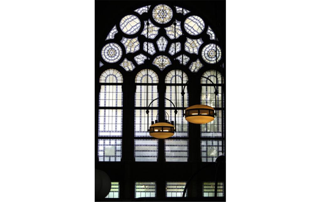 Alte Synagoge Essen: die Festtagsfenster im Obergeschoss (Bild 4, Aufnahme 2007).