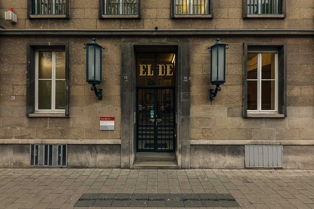 Außenansicht des EL-DE-Hauses am Appellhofplatz in Köln (2020).
