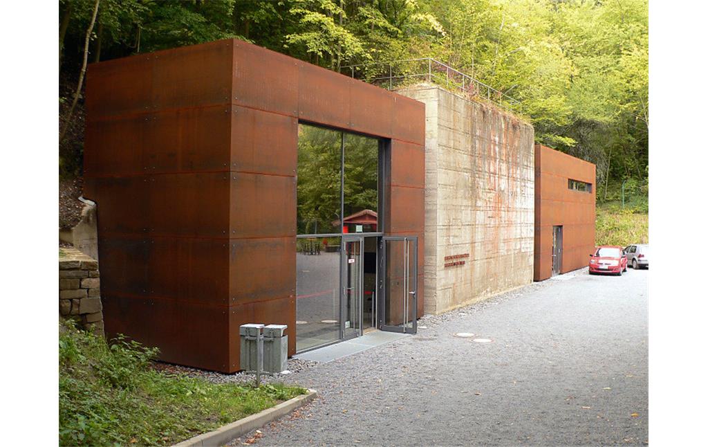 Der Eingangsbereich zur Dokumentationsstätte Regierungsbunker bei Bad Neuenahr-Ahrweiler (2008)