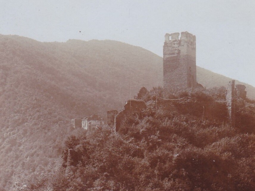 Historische Ansicht der Burg Treis - Nordostansicht (vor 1936)