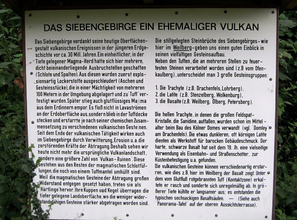Informationstafel zum Vulkanismus und zur Steinbruchtätigkeit im Siebengebirge am Steinbruch Weilberg (2011)