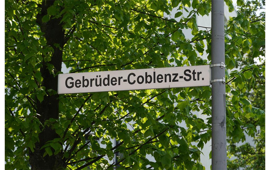 Straßenschild "Gebrüder-Coblenz-Straße" in Köln-Deutz (2022)
