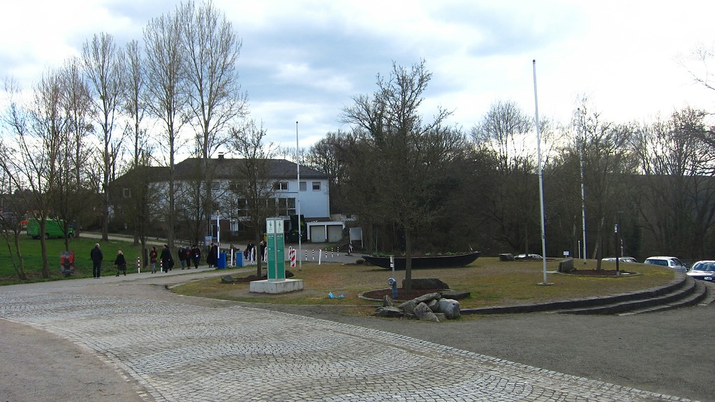 Blick auf das Gelände des Turner- und Jugendheims auf dem Loreleyplateau vom dortigen Besucherzentrum aus (2015).