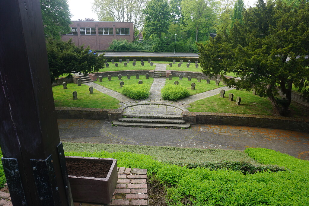 Rees. Bastion am Westring (Bastei, 16. Jh.). Gedenkstätte und Ehrenfriedhof für die Gefallenen des Zweiten Weltkrieges (2019)