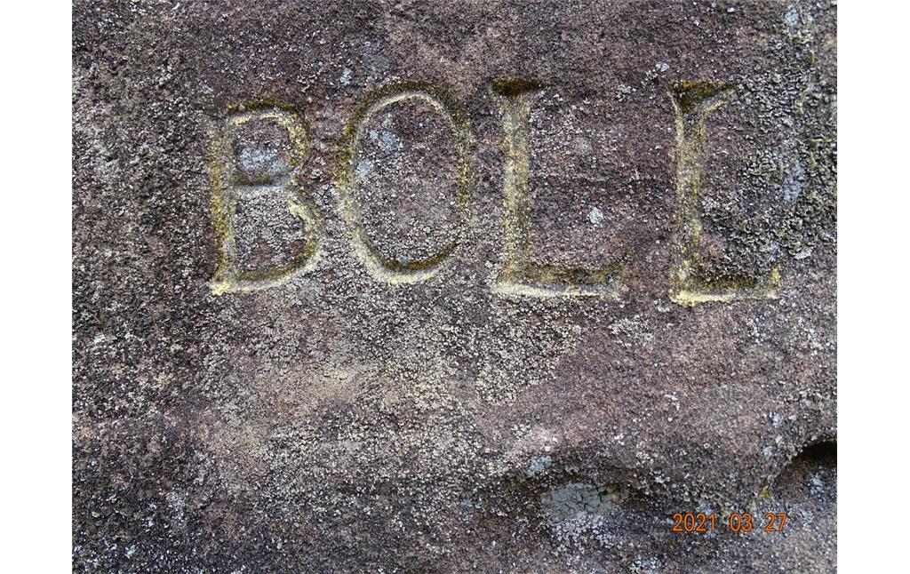 Ritterstein Nr. 83 südöstlich von Iggelbach mit der Inschrift "Boll" (2013).