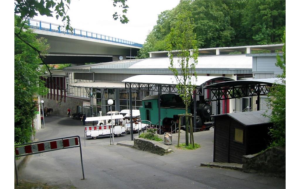 Die Talstation der Drachenfelsbahn in Königswinter (2011).