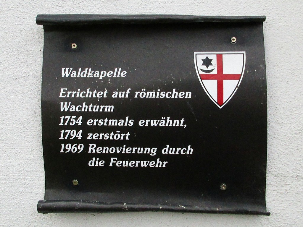 Informationstafel an der Waldkapelle in Kaisersesch (2015).