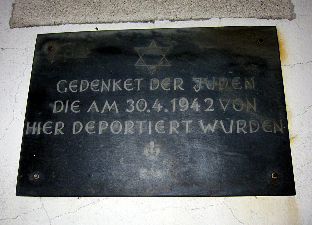 Gedenkstein zur Deportation der Juden aus Kaisersesch an der alten Molkerei in der Cochemer Straße (2011)