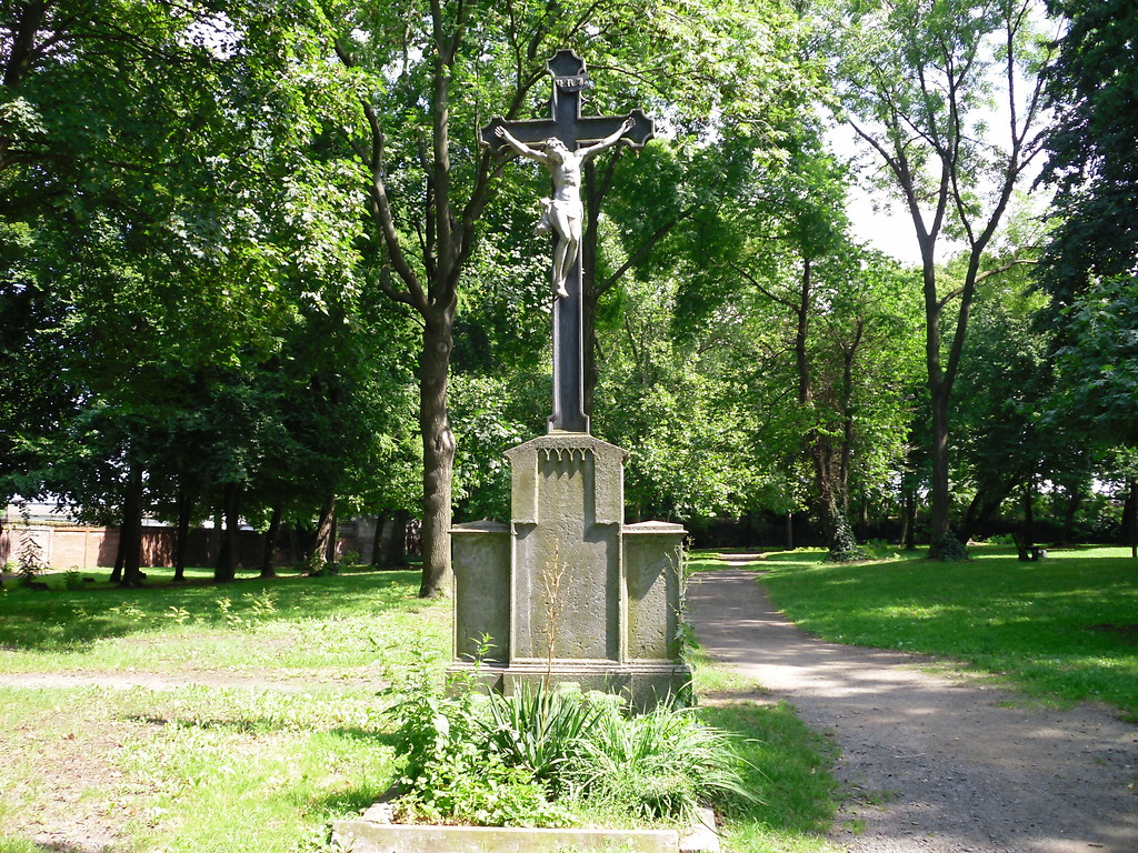 Grabdenkmal auf dem Alten Friedhof in Köln-Vingst (2013)
