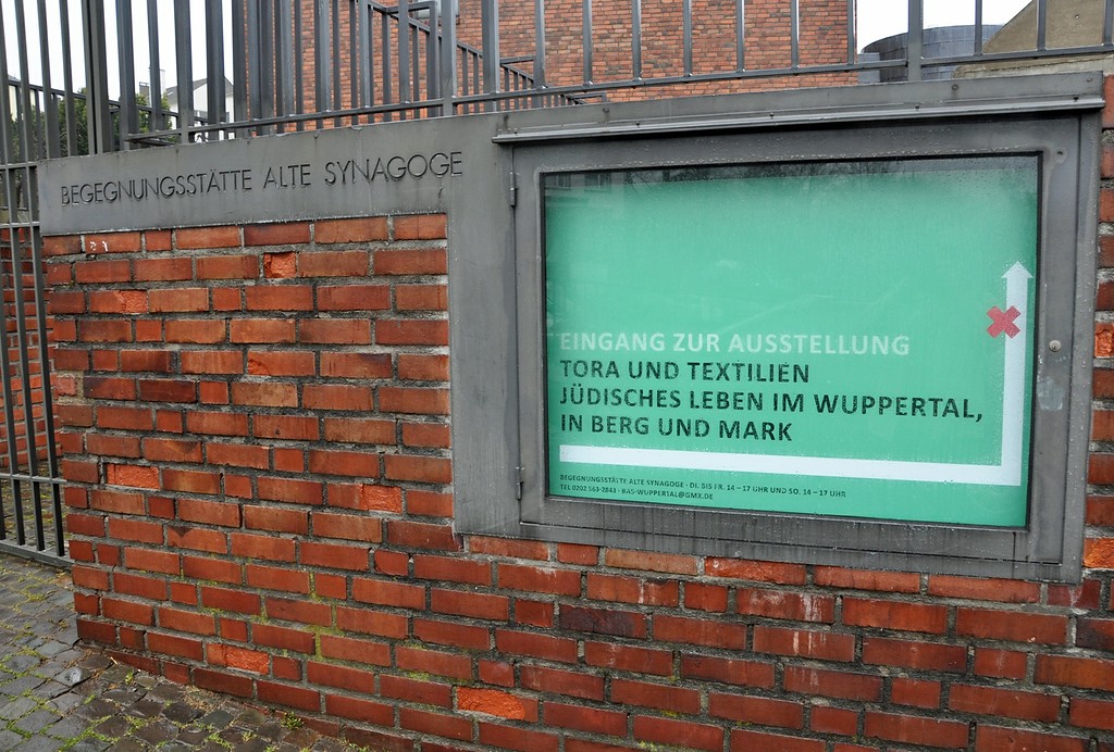 Der Eingangsbereich zur Begegnungsstätte "Alte Synagoge" am früheren Standort der Synagoge Elberfeld (2014).