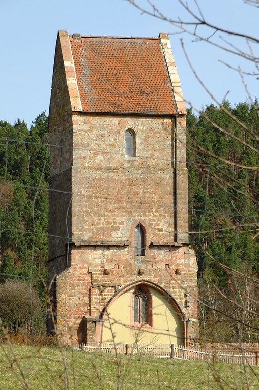 Kirchturm der St. Blasius Kirche von Aspach am Aschbacherhof (2018).