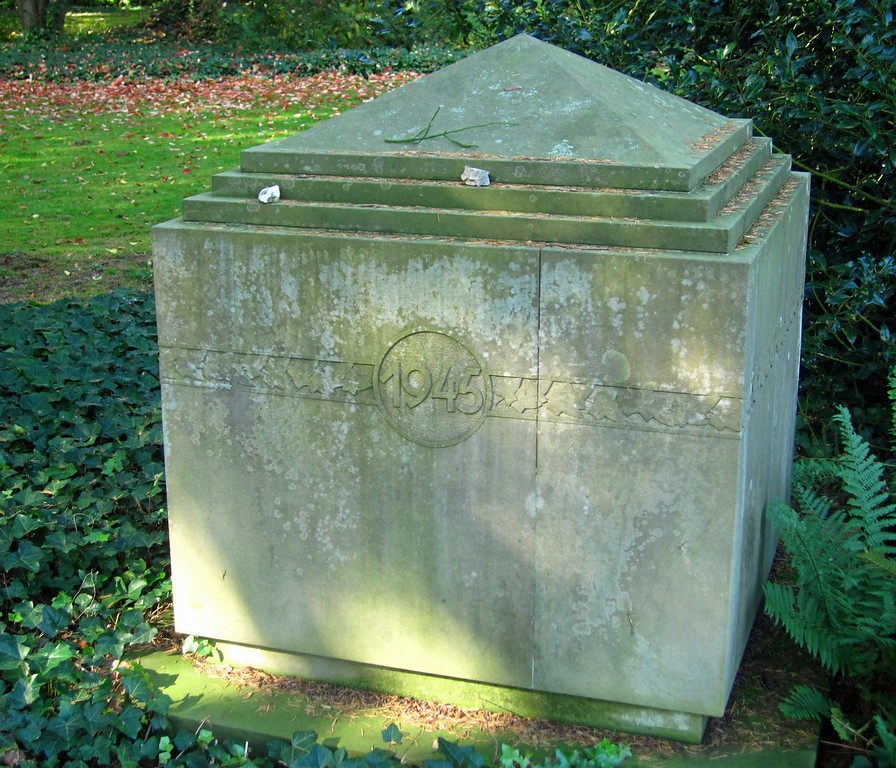 Der Gedenkstein auf dem Gräberfeld des Jüdischen Friedhofs auf dem Viersener Kommunalfriedhof (2013).