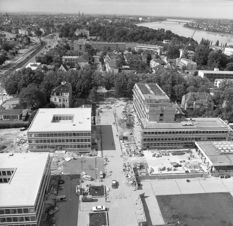 Historische Übersichtsaufnahme: Bonn und Bad Godesberg vom neuen Hochhaus im Tulpenfeld aus (1967).