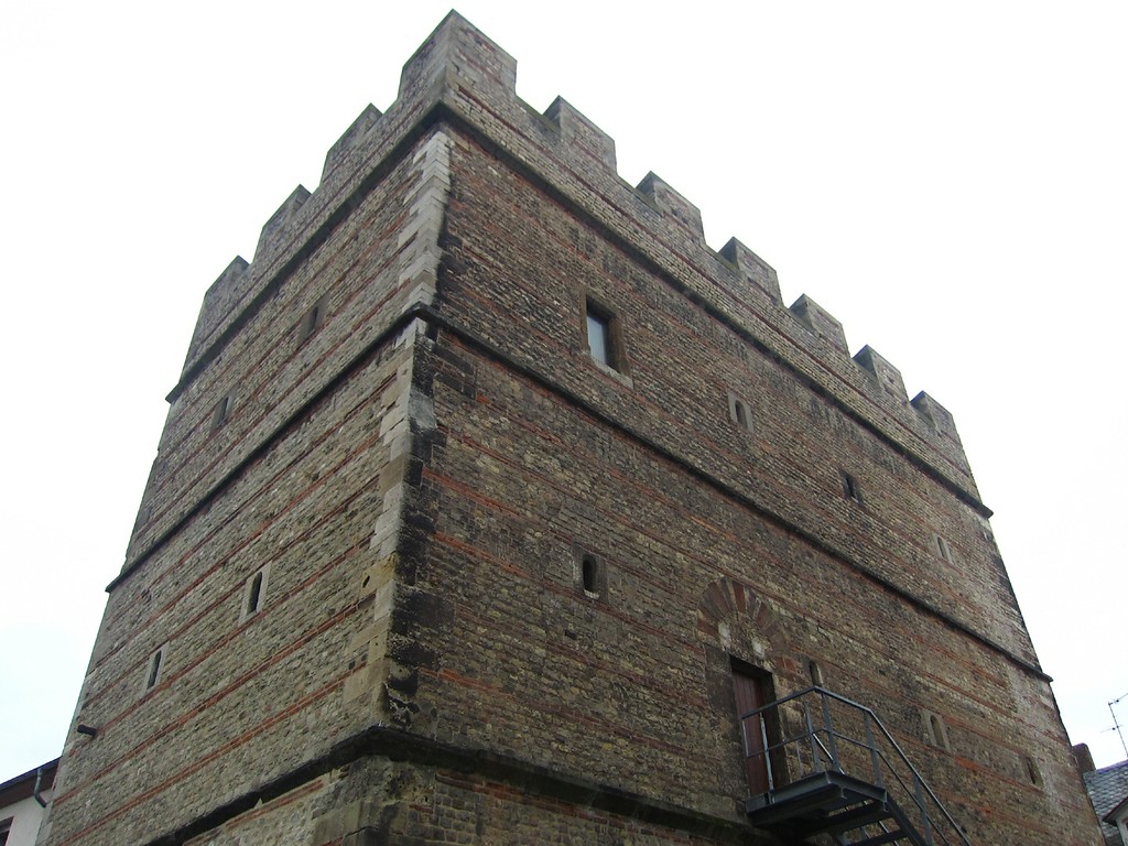 Mittelalterlicher Wohnturm "Frankenturm" in der Trierer Dietrichstraße, Ostseite (2013)