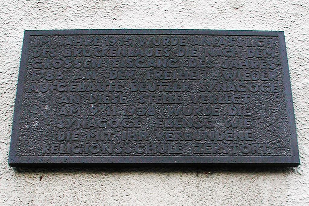 Gedenktafel zur Erinnerung an die Deutzer Synagoge am Reischplatz (2007).