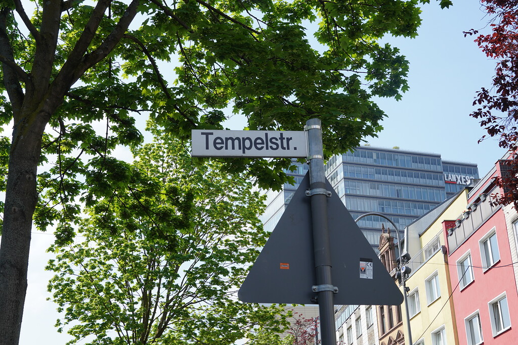 Straßenschild "Tempelstraße" in Köln-Deutz (2022)