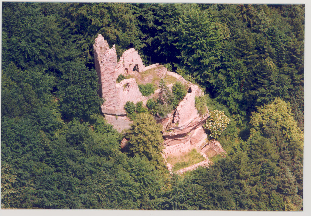 Burgruine Nieder-Breitenstein bei Esthal (1996).