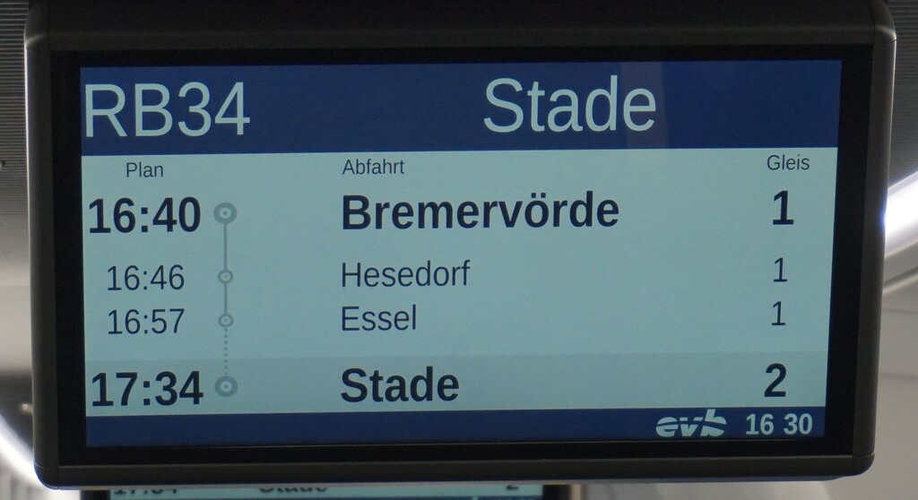Bremervörde. Zukünftige Anzeige der RB 34 von Bremervörde nach Stade, gefahren anlässlich des Bahnhofsfestes zum 125. Geburtstags der Strecke Bremervörde  Stade am 1.10.2023