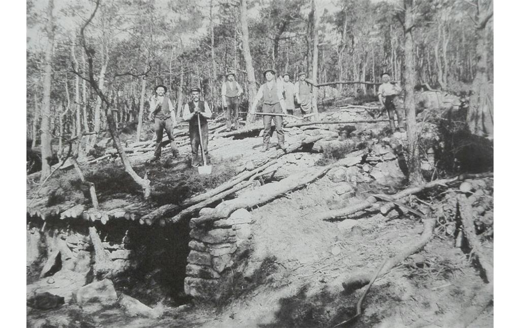 Ausgrabung der Heidenlöcher (1908)