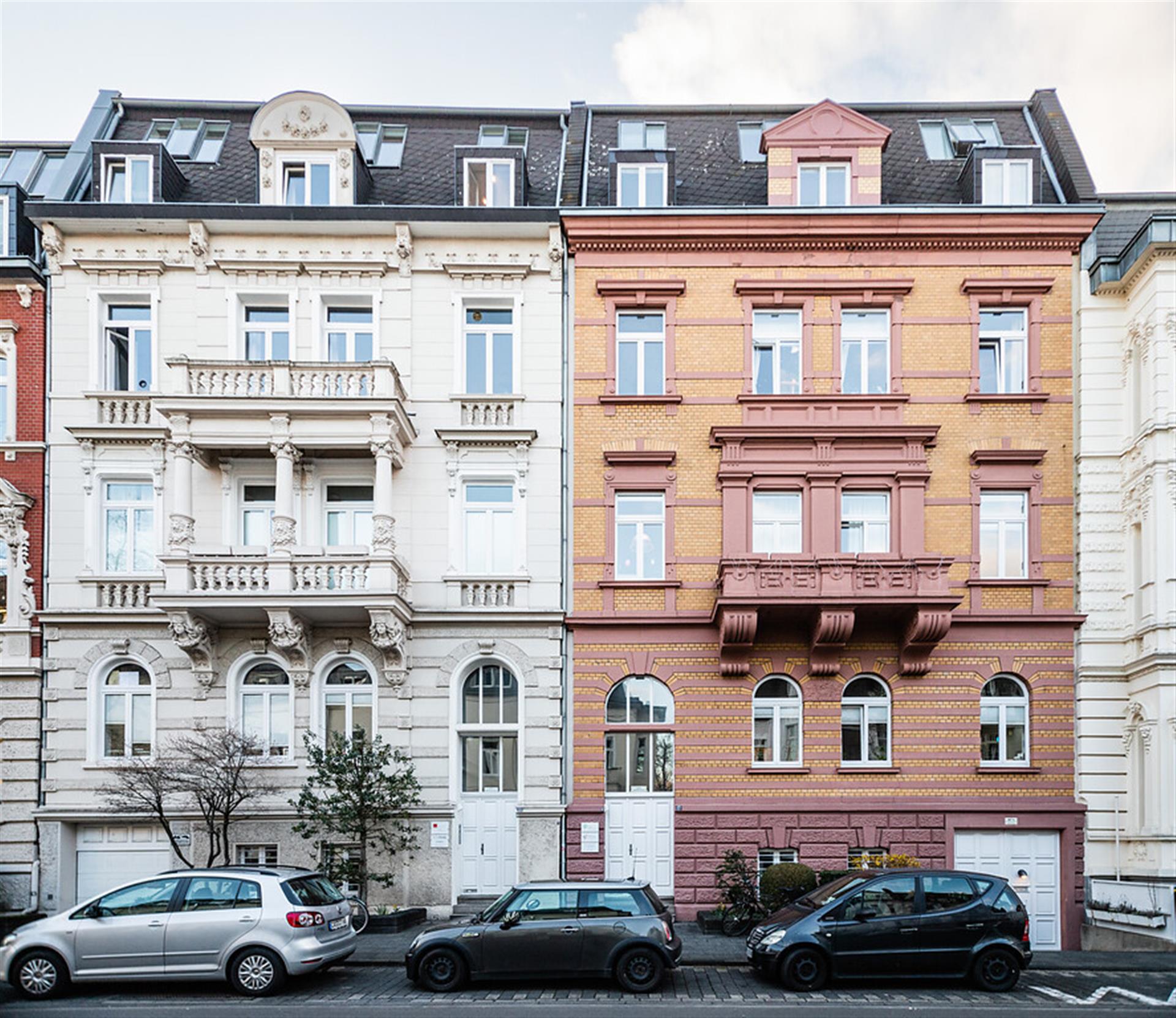 Wohnhäuser in der Stammheimer Straße in Köln-Riehl (2022). Die Gebäude sind im Stil des Historismus erbaut worden. &copy; Sebastian Löder / CC-BY 4.0