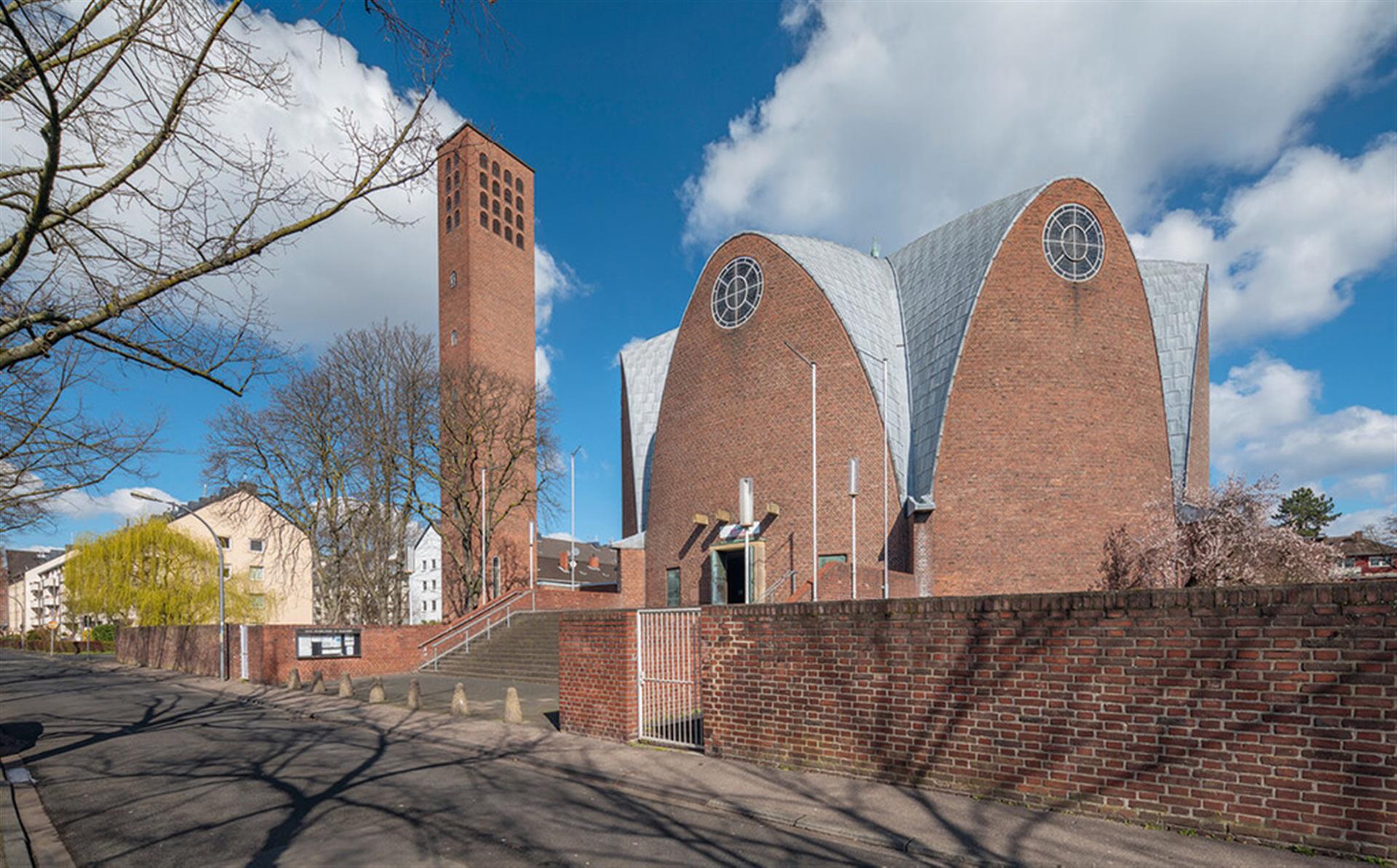 Katholische Pfarrkirche Sankt Engelbert in Köln-Riehl (2022) &copy; Holger Klaes / www.klaes-images.de