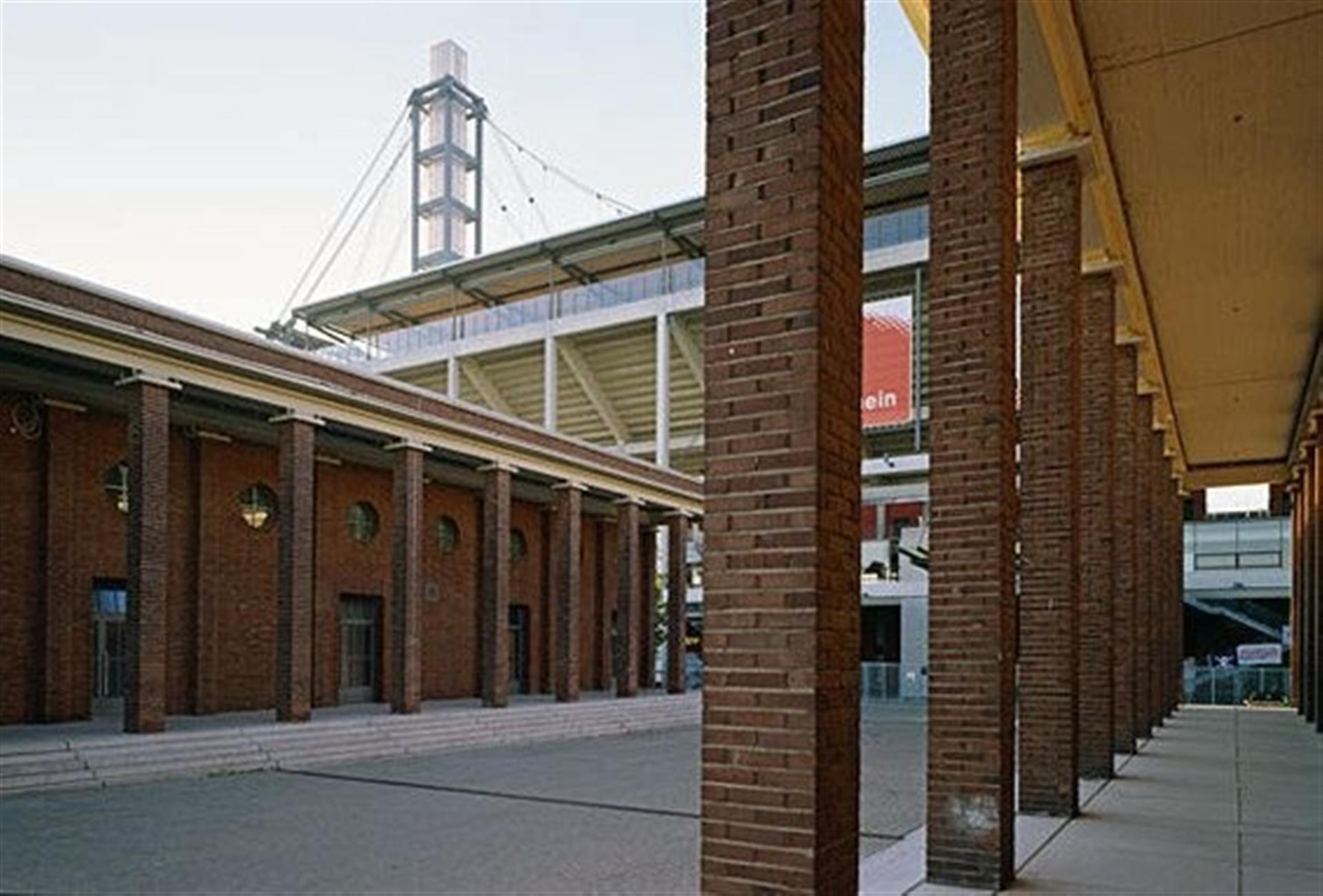 Die denkmalgeschützten Backsteinbauten vor dem Kölner RheinEnergie-Stadion (2012). &copy; © Stadionwelt.de