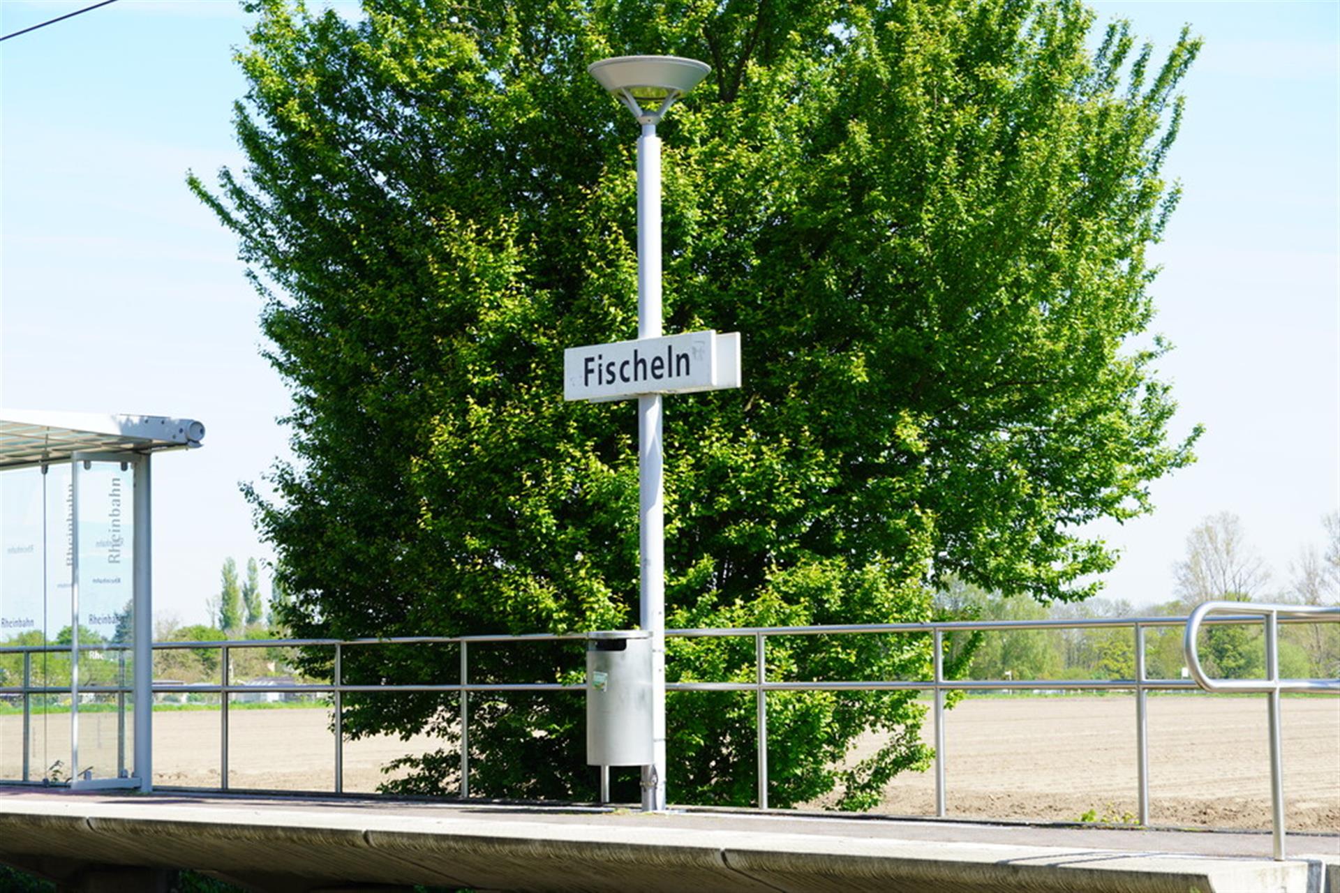 Bahnhaltestelle "Fischeln" in Krefeld-Fischeln (2023) &copy; Lisa Kröger, LVR / CC BY 4.0