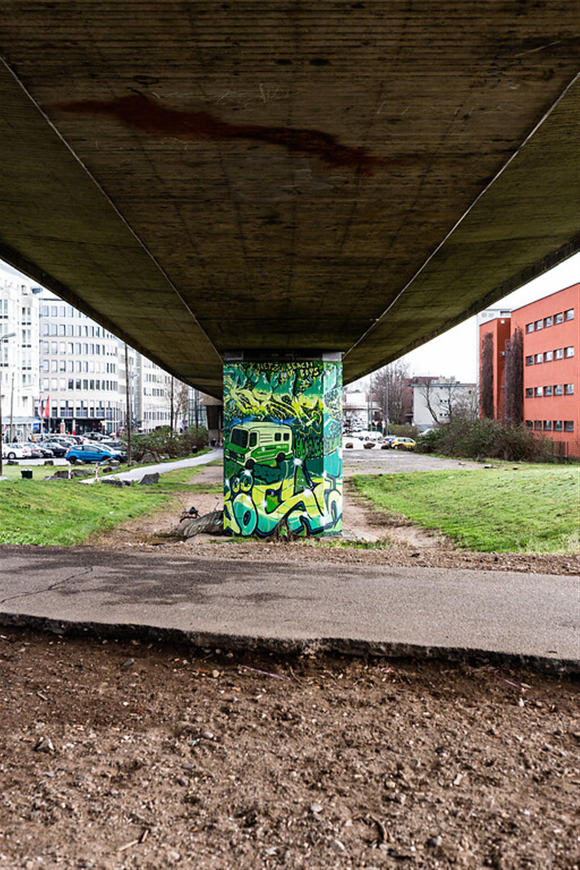 Streetart an einem Pfeiler der Hochbahn in Mauenheim (2021) &copy; Sebastian Löder / CC BY 4.0