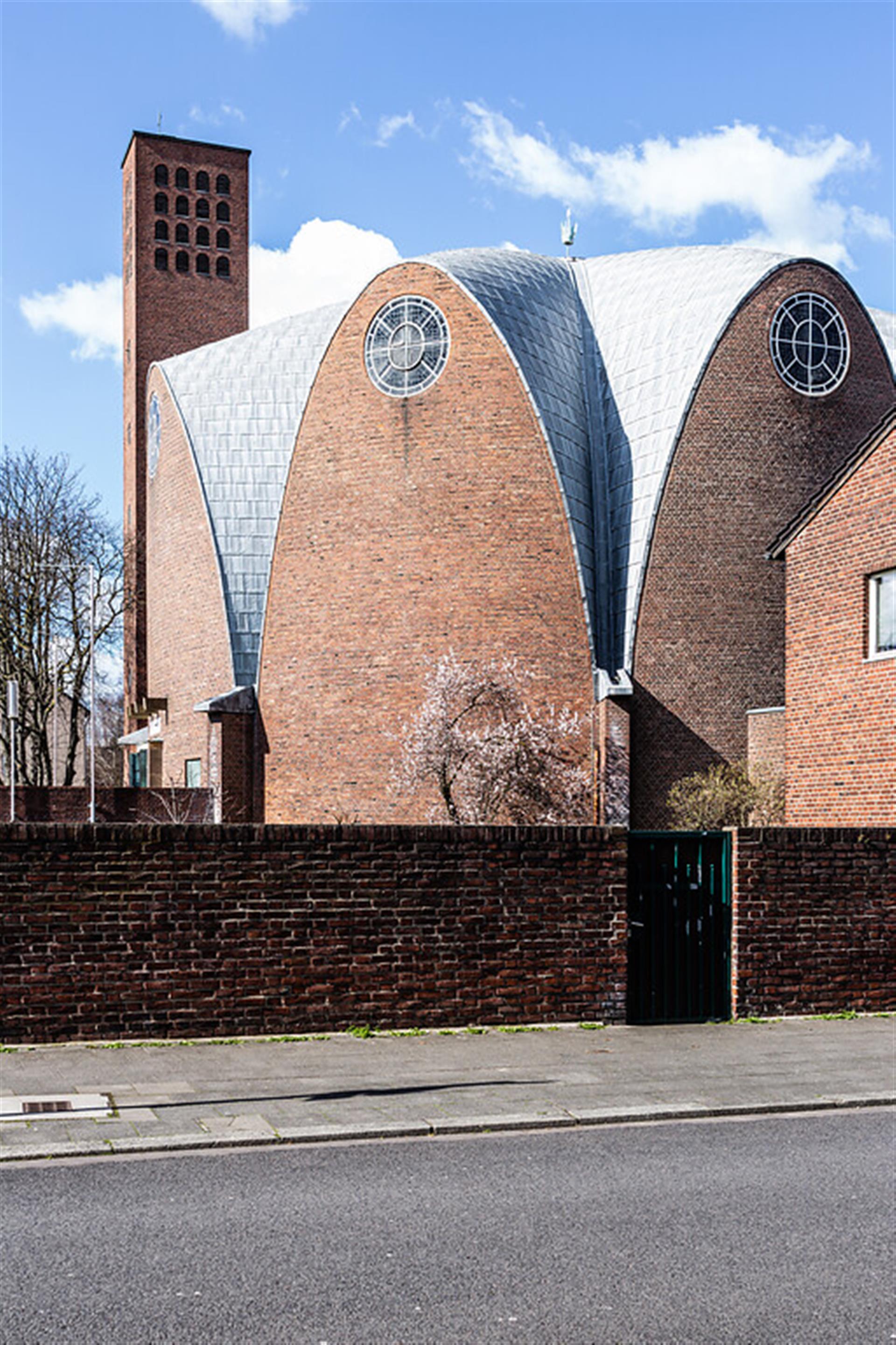 Kirche St. Engelbert in Köln-Riehl (2021) &copy; Sebastian Löder / CC-BY 4.0