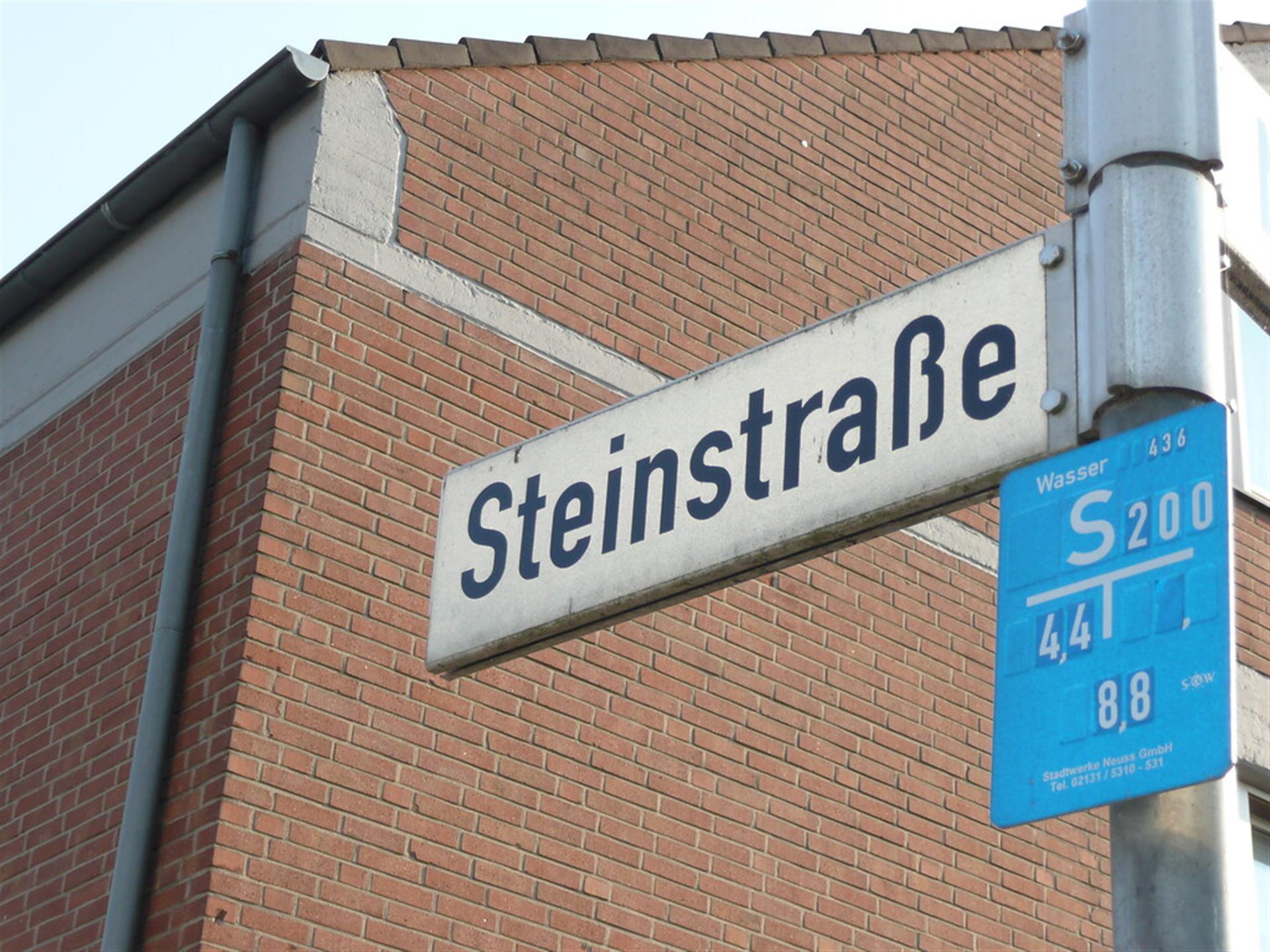 Straßenschild "Steinstraße" Neuss-Uedesheim (2016) &copy; Winfried Kessel / CC-BY 4.0