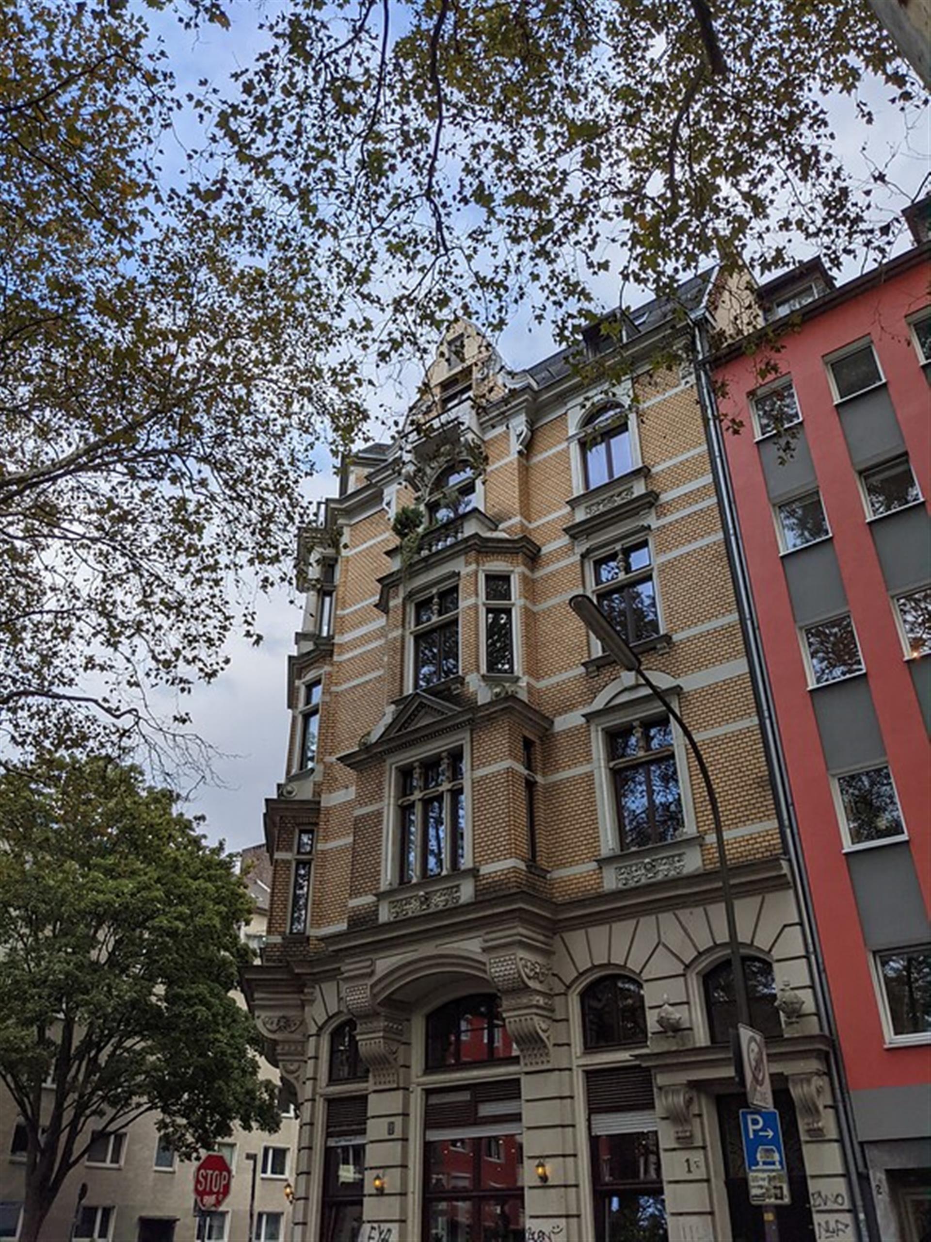 Unter Denkmalschutz stehendes historisches Gebäude am Rathenauplatz in der Kölner Neustadt-Süd (2021). &copy; Grünwald, Katharina / Landschaftsverband Rheinland / CC BY 4.0