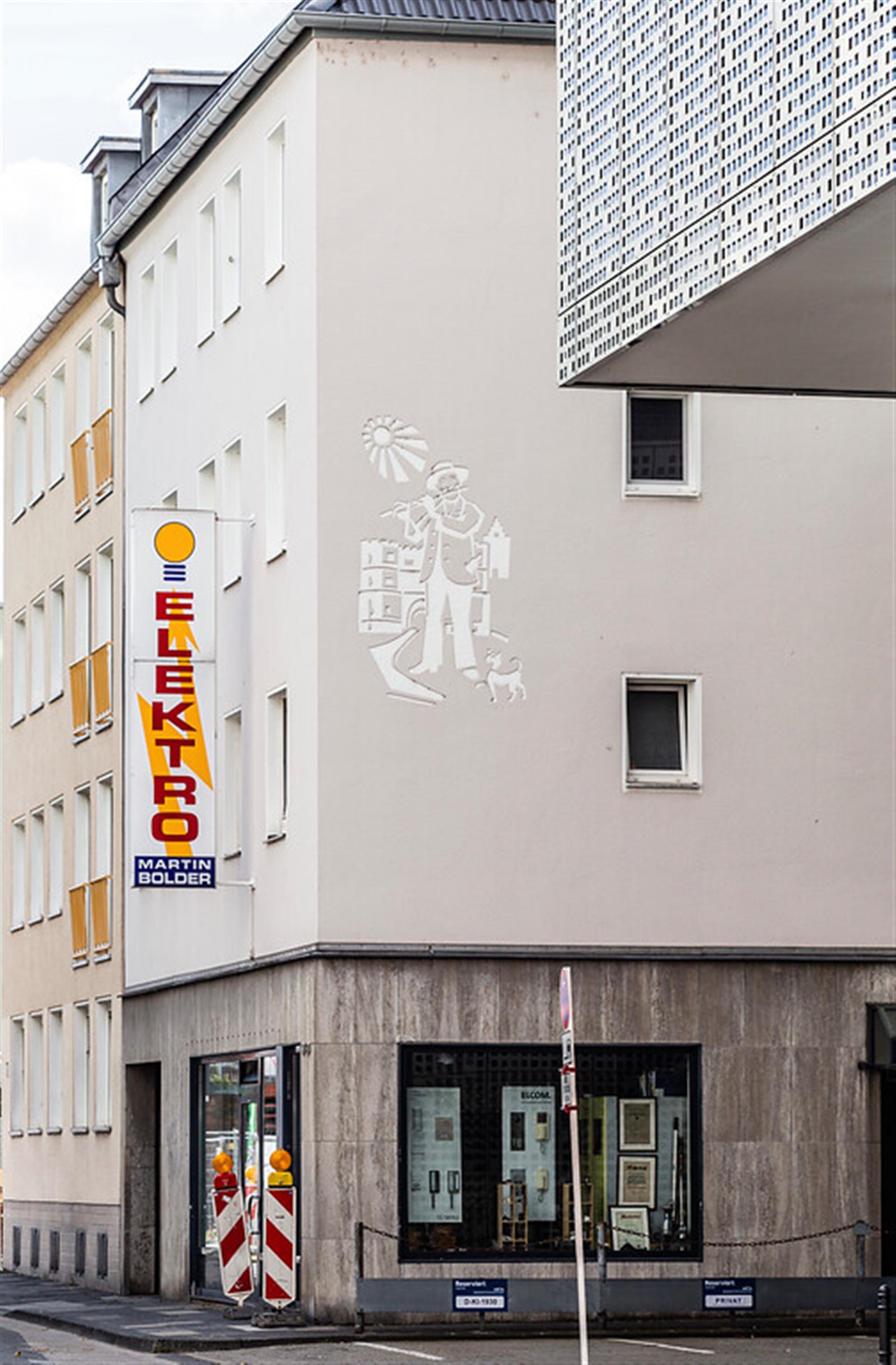 Sgraffito des Straßenmusikanten "Fleuten Arnöldche" in der Kölner Innenstadt (2020) &copy; Sebastian Löder / CC BY 4.0