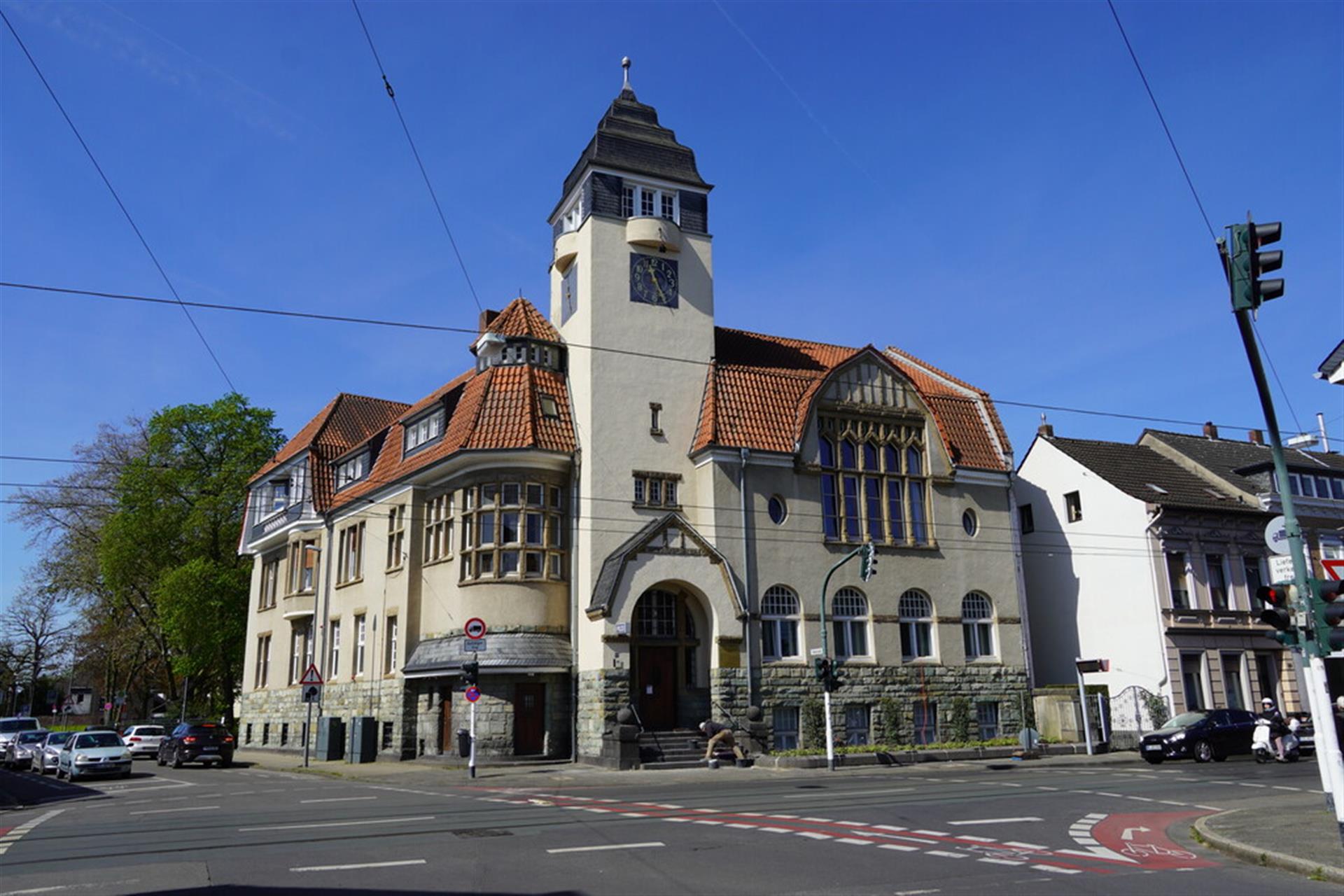Rathaus in Krefeld-Fischeln (2023) &copy; Lisa Kröger, LVR / CC BY 4.0