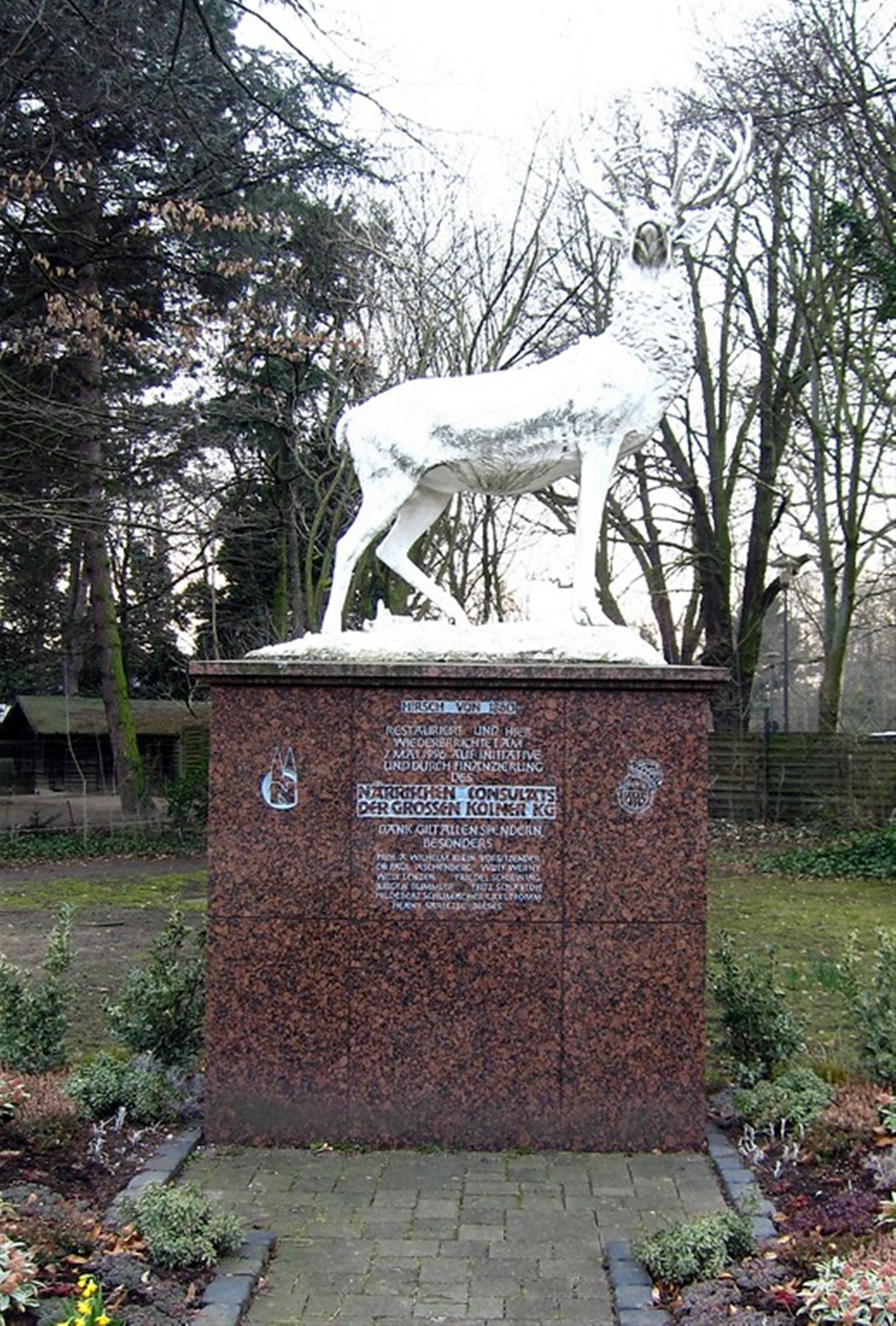 Das 1996 neu aufgestellte restaurierte Denkmal des "Weißen Hirschen" von 1860 im Jahr 2013. &copy; Knöchel, Franz-Josef / CC-BY-SA 3.0