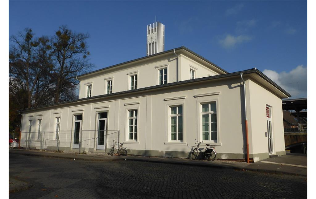 Empfangsgebäude des Brühler Personenbahnhofs (2014)