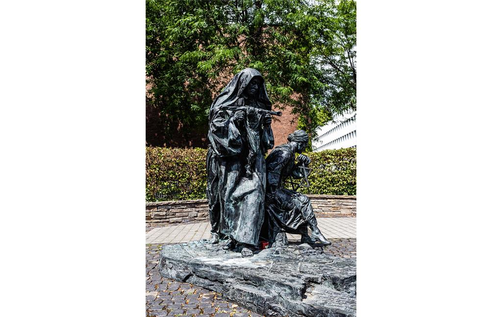 Das Edith-Stein-Denkmal des Bildhauers Bert Gerresheim in Köln Altstadt-Nord (2020)