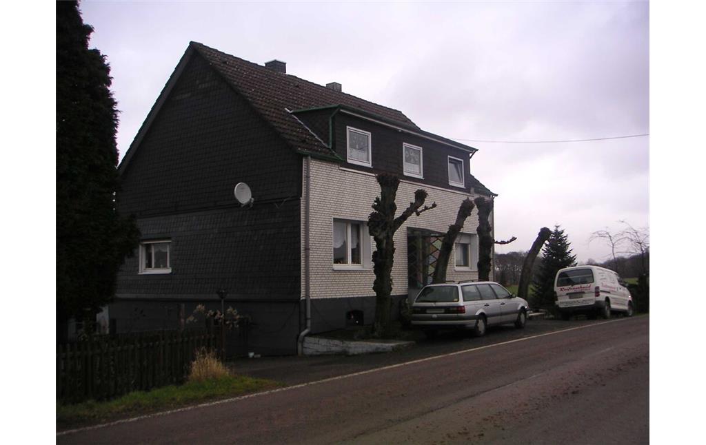 Historische Bausubstanz mit Schneitelbäumen in Jakobsholt (2008)
