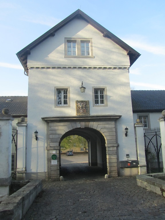Torturm der äußeren Vorburg der Wasserburg Gudenau (2014)