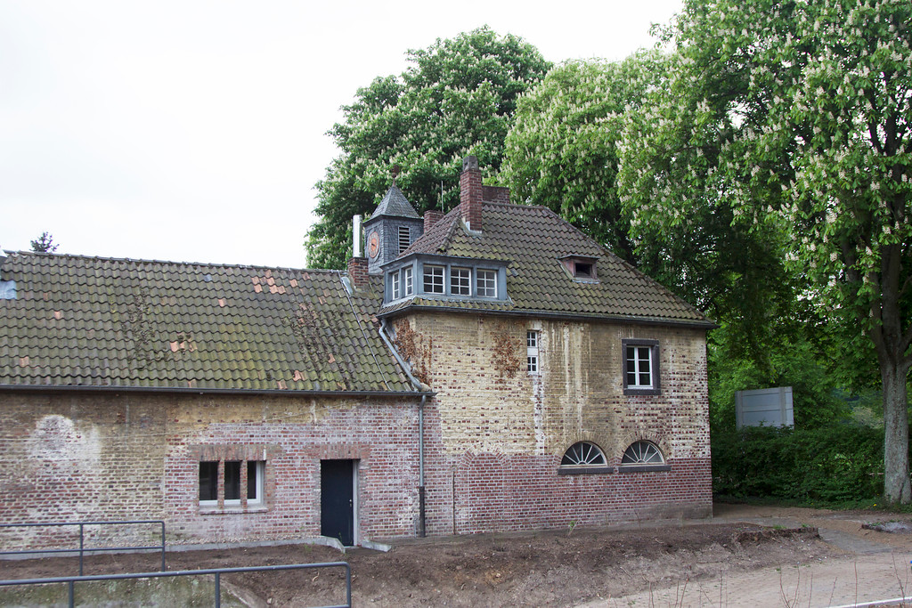 Ein Teil der Gebäude von Gut Leidenhausen (2013).