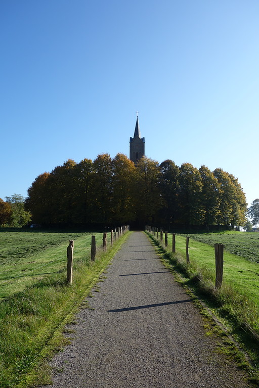 Orstbildprägende Kirche in Luisendorf (2015)