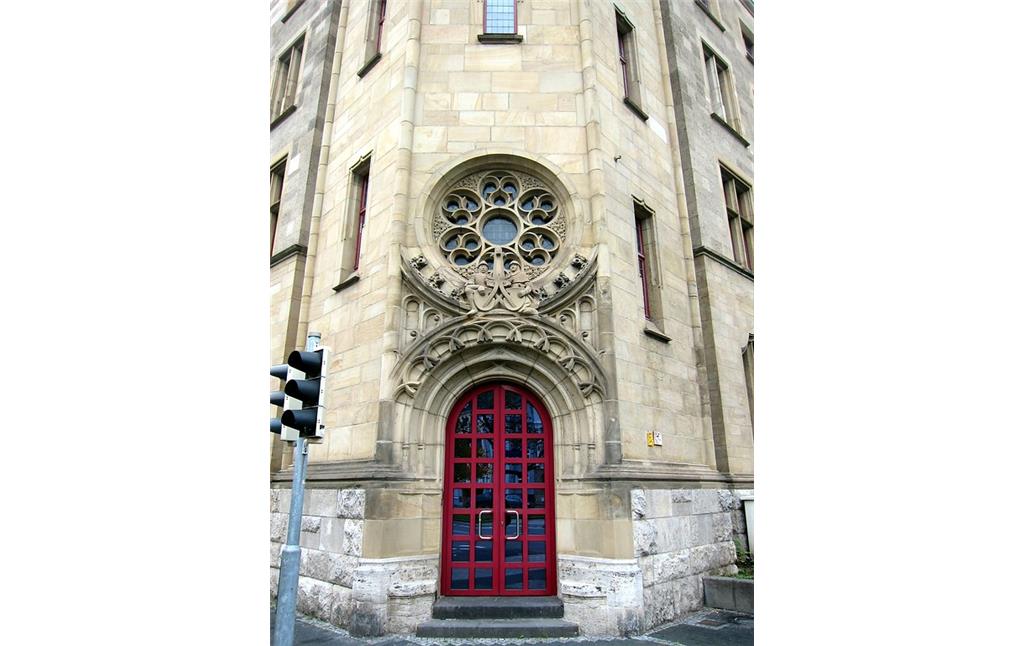 Eingang im Treppenturm der ehem. Kaiserlichen Oberpostdirektion am Friedrich-Ebert-Ring in Koblenz (2014)